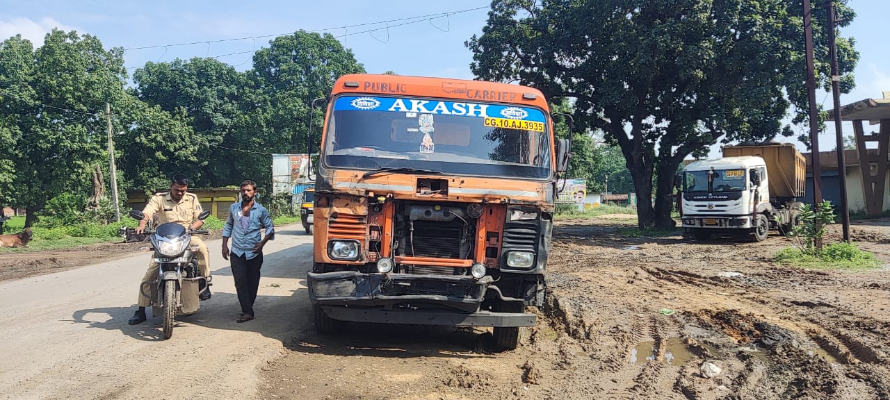 नो एंट्री पर बेधड़क चल रही हैं बड़ी गाड़ियां, रोकने के प्रयास में लगी बलौदा पुलिस