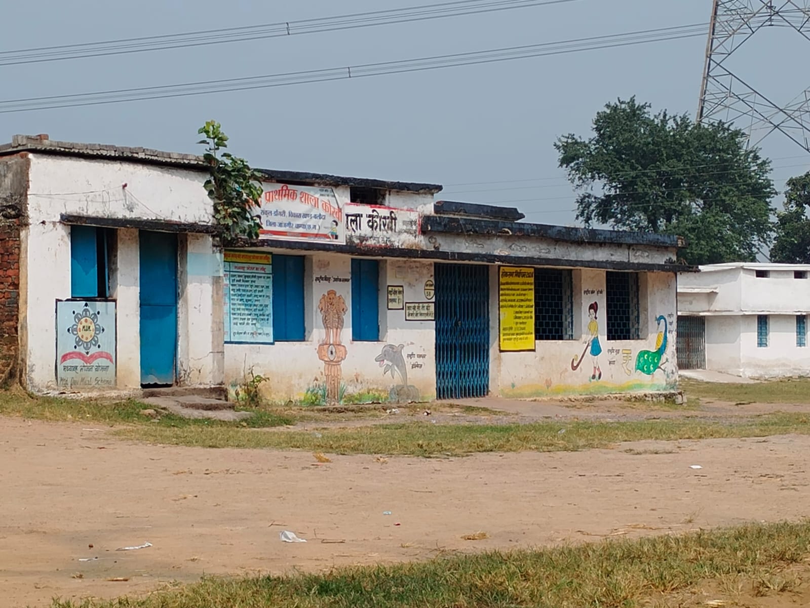 गंदा पानी पीने को मजबूर हैं कोरबी स्कूल के बच्चे. प्रशासन नहीं ले रहा सुध.