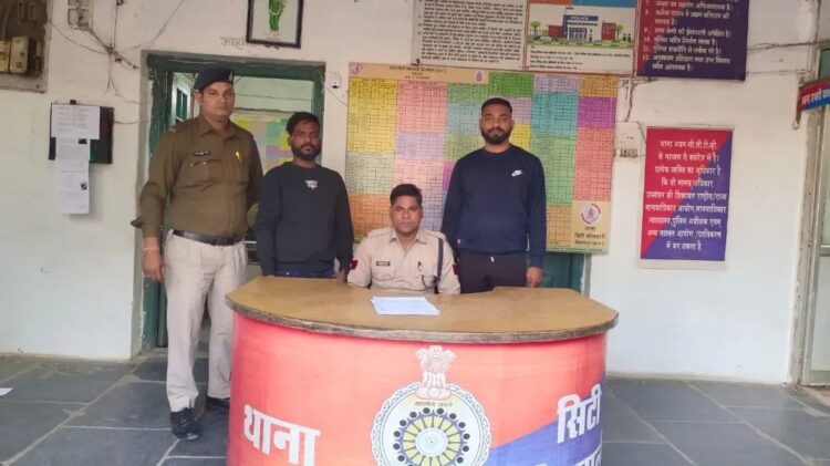 छात्र से मारपीट करने वाले 2 आरोपियों को पुलिस ने दबोचा, मामला बिलासपुर का है.