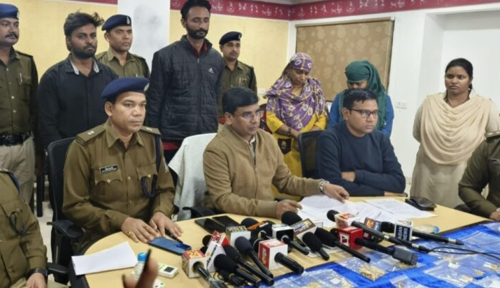 सुनसान जगह पर बुलाकर महिलाएं करती थी लूटपाट, पुलिस ने 5 लोगों को किया गिरफ्तार