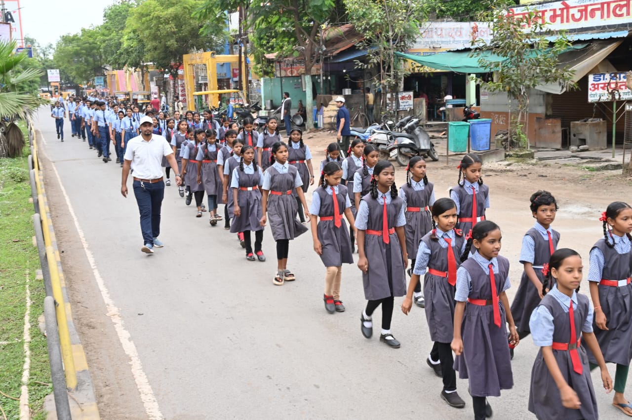 राष्ट्रीय खेल दिवस के अवसर पर मेजर ध्यानचंद हॉकी मैदान से हाई स्कूल मैदान तक फिटनेस रैली का हुआ आयोजन