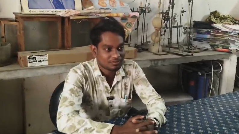 जांजगीर-चांपा: स्कूल भृत्य से जिला शिक्षा कार्यलय कर्मचारी ने मांगी मोटी रिश्वत, भृत्य पर शिकायत वापस लेने का दबाव.